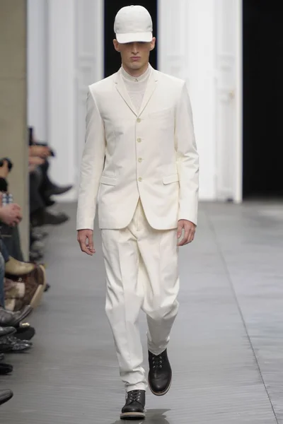 Look 17